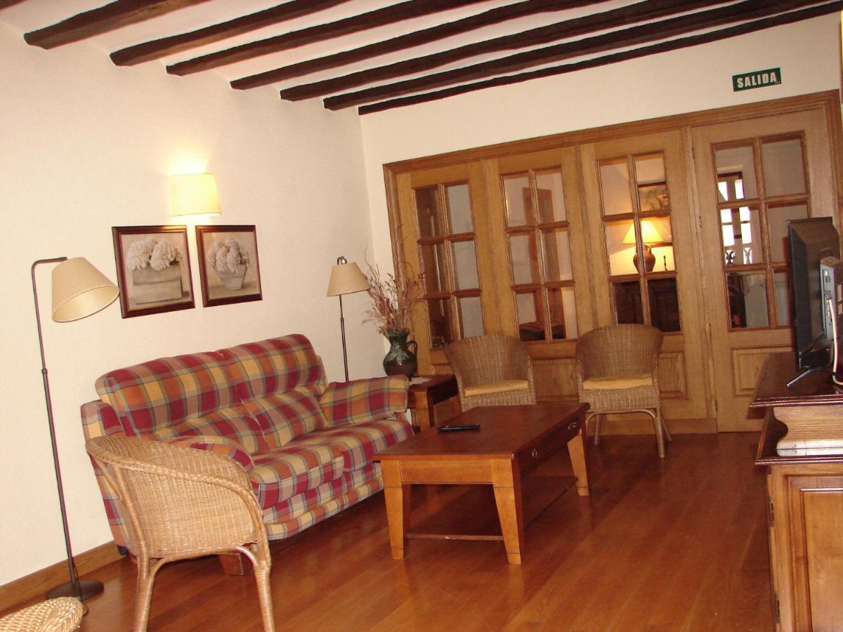 Apartamentos Lazkano I Y II Uharte-Arakil Esterno foto